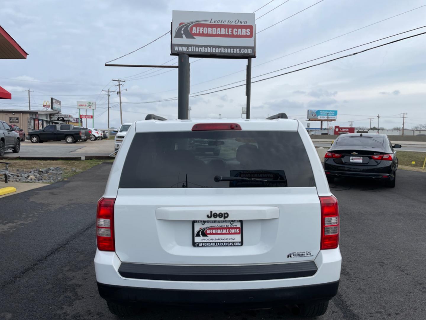 2014 White Jeep Patriot (1C4NJPBAXED) with an 4-Cyl, 2.0 Liter engine, Automatic, 6-Spd w/AutoStick transmission, located at 8008 Warden Rd, Sherwood, AR, 72120, (501) 801-6100, 34.830078, -92.186684 - Photo#6